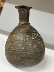 NICELY ENGRAVED PRE-COLUMBIAN INCA ARYBALLOS EFFIGY POTTERY BOTTLE / JAR, MEXICO