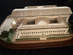Danbury Mint The U.S. Supreme Court Deluxe Sculpture Washington D.C. Wood Base