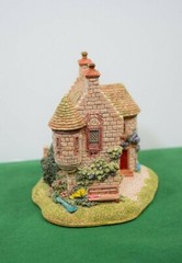 Lilliput Lane Edzell’s Summer House Mint in its original box with a deed.