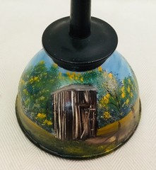 Vintage ~ Hand Painted ~ Thumb Pump Oil Can ~ Backyard Scene ~ 6.5″ ~ `NWT