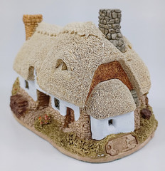 Lilliput Lane “Ostlers Keep”, One of Our Miniature Masterpieces, United Kingdom.