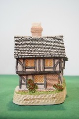 David Winter Cottages Inglenook Cottage Mint in its original box.