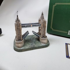 Lilliput Lane Tower Bridge London L2213 Britain’s Heritage Boxed with Deeds