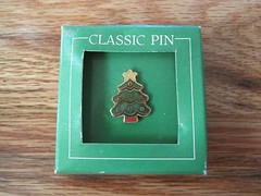 Classic Hallmark Pin 1″ Tree Pin Christmas Vintage