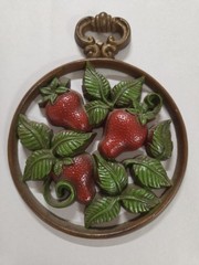 “Vintage 1975 Sexton USA, Metal Fruit Wall Plaques Set of 4