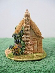 Lilliput Lane Cottage Cockleshells Mint in its original box. L2088