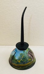 Vintage ~ Hand Painted ~ Thumb Pump Oil Can ~ Backyard Scene ~ 6.5″ ~ `NWT
