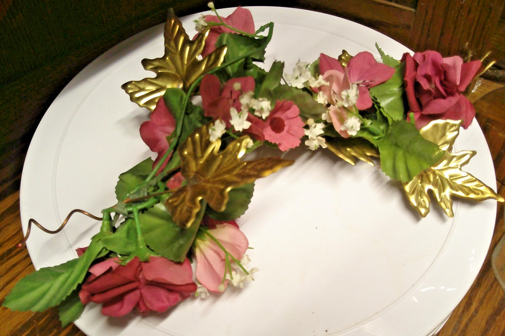 Home Interiors 12″ Homco 6-Metal Leaves w/Red+ Pink Flowers Wall Mount Decor A38