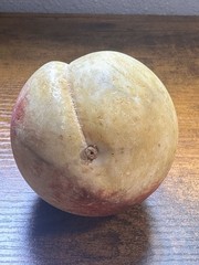 VINTAGE ALABASTER STONE FRUIT PEACH Nice Colors Veins Heavy Early