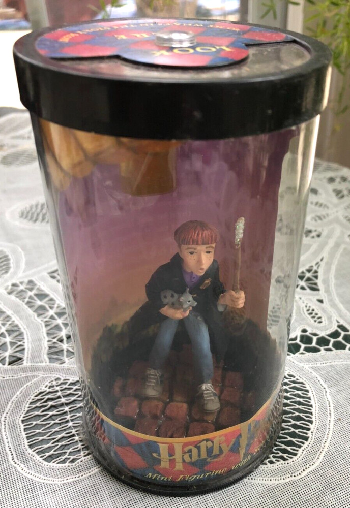 ENESCO HARRY POTTER MINI FIGURINE WITH STORY SCOPE – RON WEASLEY
