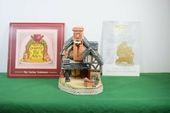David Winter The Tartan Teahouse Mint in original box with a COA.