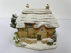 Lilliput Lane Sleigh Bells – Christmas Special Edition 2004. Code Number L2685