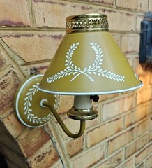 Vtg Toleware Tole Ware Mustard Yellow White Portable Wall Lamp Sconce Working