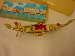 VINTAGE VENEZIA GONDOLA W/GONDOLIER ITALY SOUVENIER ORIGINAL PACKAGING