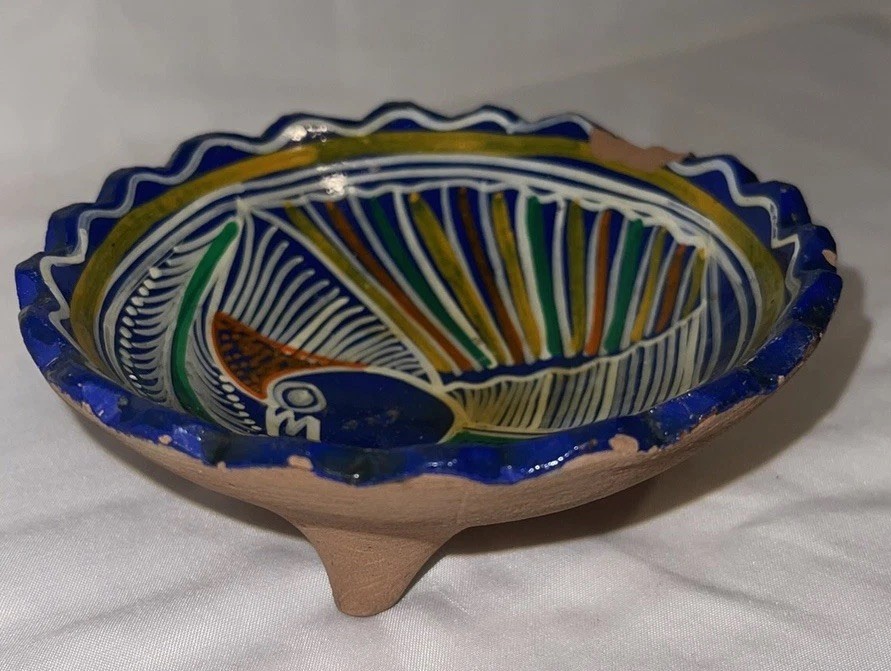 Talavera Mexican Pottery Scalloped Footed Bird Bowl, 4” Diameter Terra-cotta￼