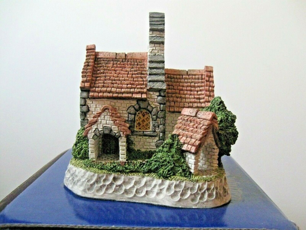 David Winter Sunday School In original box.