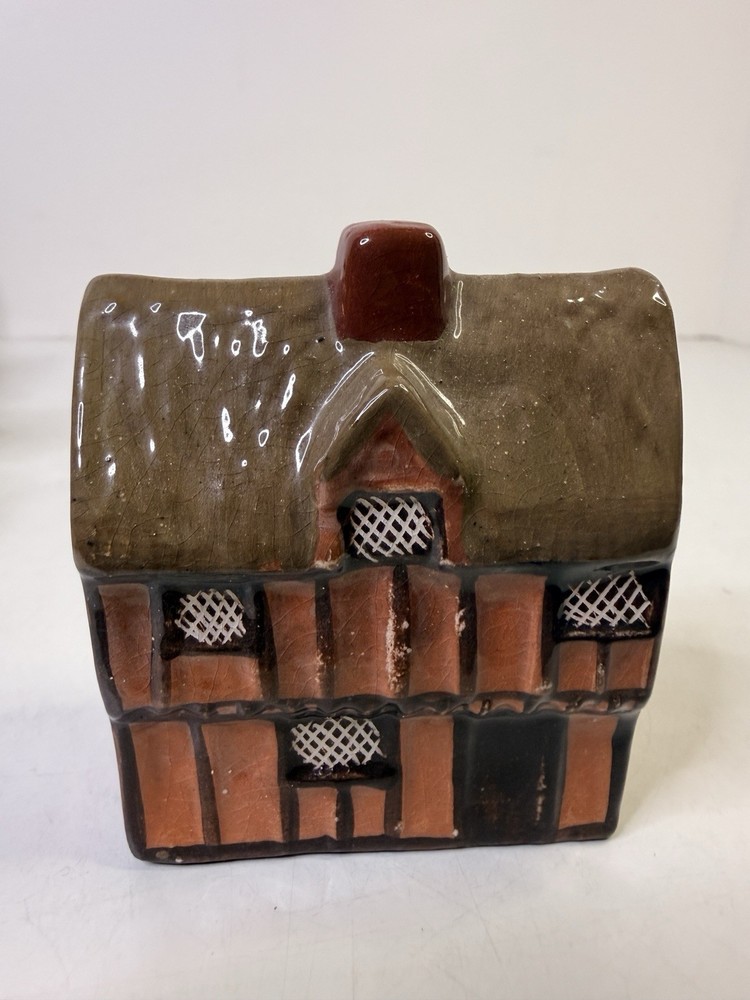 RAREMudlen End Studio Felsham Suffolk Pottery Miniature Thatched Cottage RED #4R