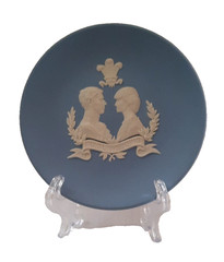 Wedgwood Blue Jasperware Charles & Diana Royal Wedding 1981 4″ w/ Display Stand