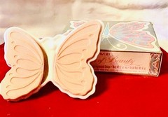 1975 Avon Milk Glass WINGS OF BEAUTY SOAP DISH & HOSTESS SOAPS NOS in Box