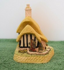 David Winter Collectibles Blossom Cottage. In excellent condition, boxed.