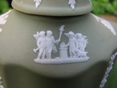 WEDGWOOD RARE TEA CADDY GREEN DIP JASPER AND WHITE RELIEFS OF ZEPHYRS AND GARLAN