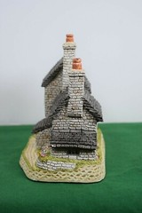 David Winter Stonecutter’s Cottage In excellent condition with a COA.