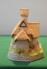 David Winter Cottages The Pavillion In excellent condition and in original box.