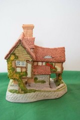 David Winter Cottages Tom Fool’s Cottage In original box. Signed by David Winter