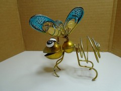 GOLD COLOR METARL ART BUMBLE BEE HANGING GARDEN 5.25″ X 4.5″ FIGURE UNBRANDED