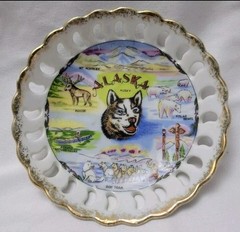 Vintage Unbranded Collectible Alaska Trinket Dish 4.5″ Across Top