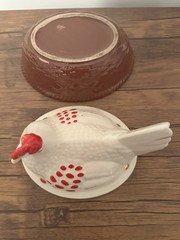 Vtg Nesting White Hen on Brown Pottery Basket -Weave Base Gold Trim Candy Dish