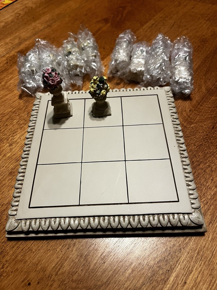 Avon Gift Collection – Garden Tic Tac Toe Game Board w/ Flowers in Urns NEW