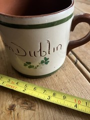 Vintage carrig ware shamrock design Dublin tourist mug cup Ireland Irish (6os3)