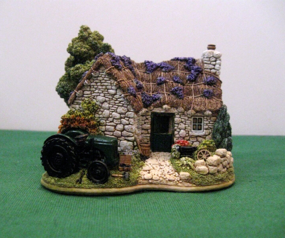 Lilliput Lane Bonnie Scotland L2549 Mint in box with a deed.