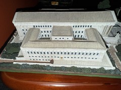 Danbury Mint The U.S. Supreme Court Deluxe Sculpture Washington D.C. Wood Base