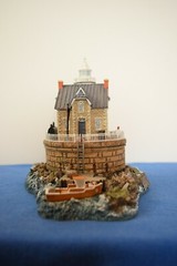 Harbour Lights Lighthouses Race Rock, NY. Mint in original box with COA.