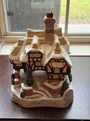 David Winter Dickens Christmas Miss Belle’s Cottage – Holiday Great Britain