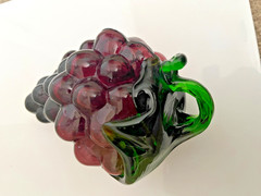 VTG HAND BLOWN ART GLASS GRAPE CLUSTER PURPLE & GREEN WINE THEME 6.5″ X 4″