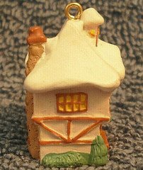 1990 HALLMARK KEEPSAKE MINIATURE ORNAMENT – OLD ENGLISH VILLAGE – SCHOOL IN BOX