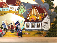 A BEAUTIFUL AND UNIQUE RATAGS HOLZDESIGN 3-D WOOD ARCH MADE IN GERMANY