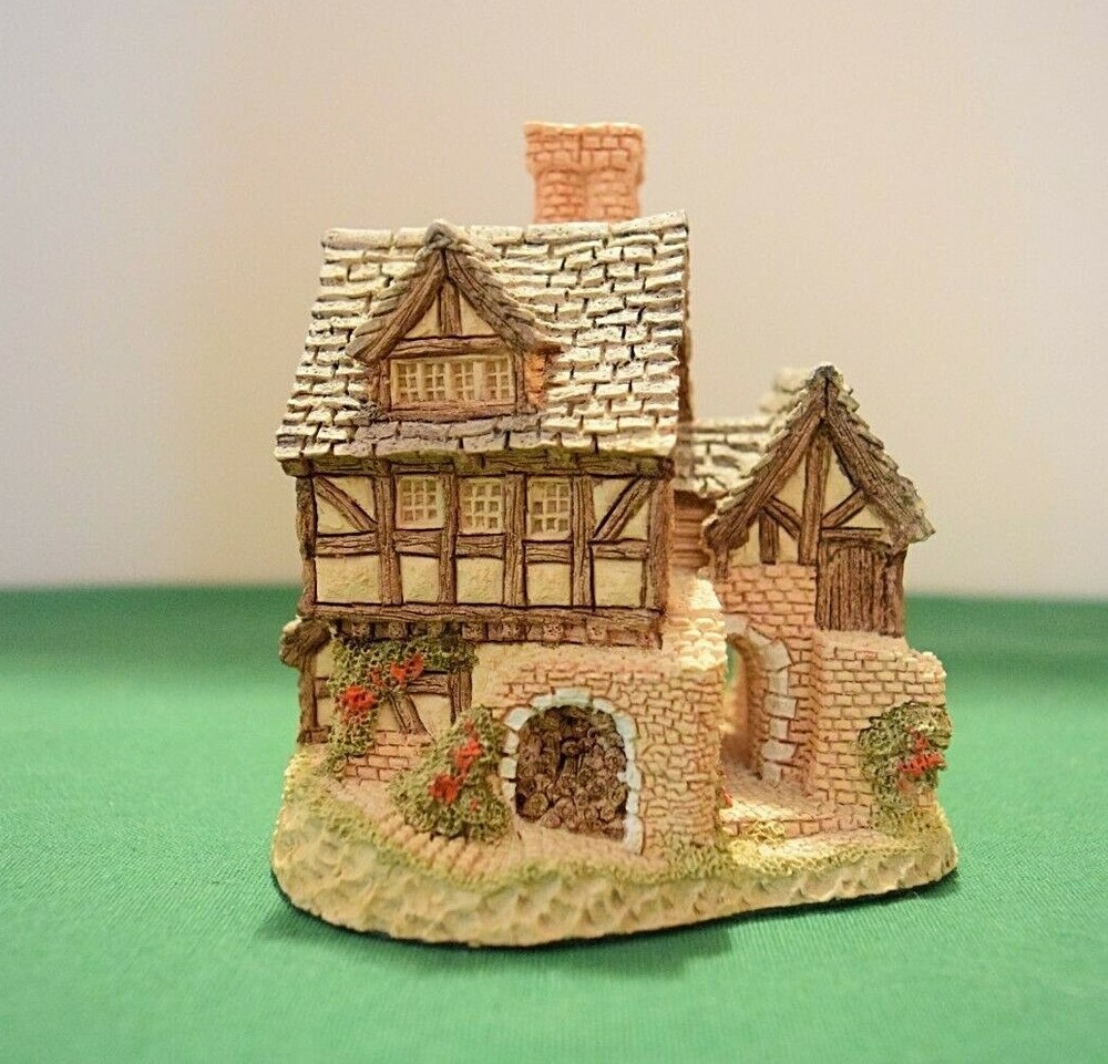 David Winter The Bake House. In excellent condition, boxed.