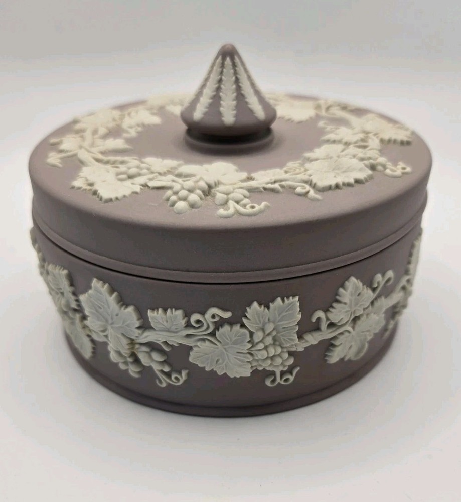 Round Lid Lilac Wedgewood Jasperware Jewelry Trinket Box Grapevine Bas Reliefs