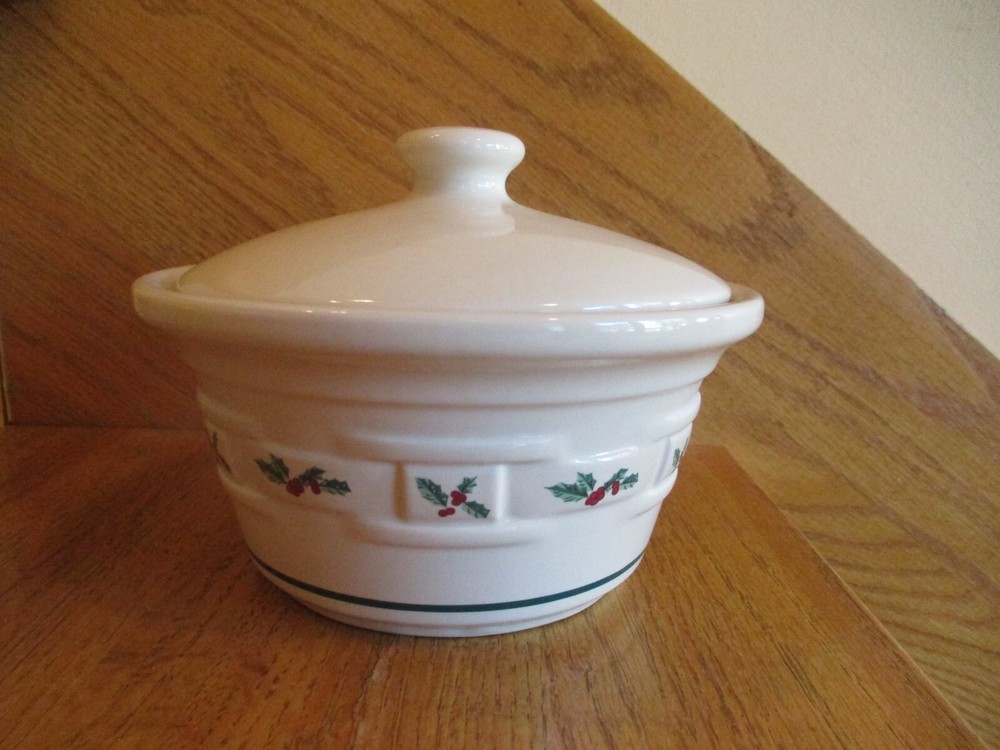 Longaberger Traditional Holly Small Covered Dish Christmas *shipping included!*