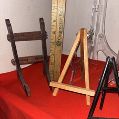 MIXED LOT 10 Vintage . PLATE / PICTURE STANDS EASELS 6 WOOD 4 PLASTIC