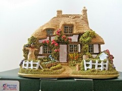 Lilliput Lane Cookery Nook Mint in its original box with a deed. L2939