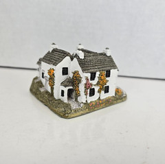 Lilliput Lane Dove Cottage Version 2. In mint condition, boxed with deed.