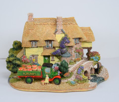 Lilliput Lane Old Scrumpy Farm. Mint in its original box with a deed. L2394