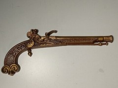 Pair of Vintage Sexton Flintlock Pistols Metal Wall Art Decor