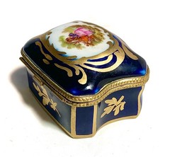 France Limoges Vectoring Couple in Garden Traditi Trinket Box Peint Main Limoge
