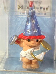 2000 HALLMARK MERRY MINIATURE HAPPY HATTERS TINY TOPPER FIGURINE